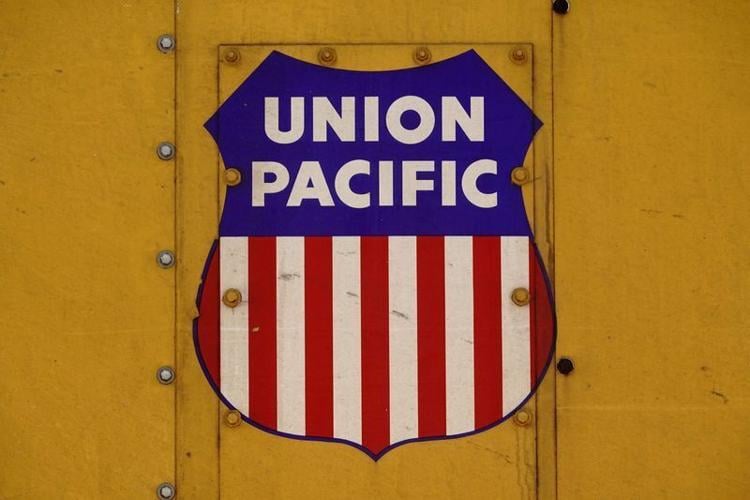 Deadline for railroads to reach tentative deals with unions