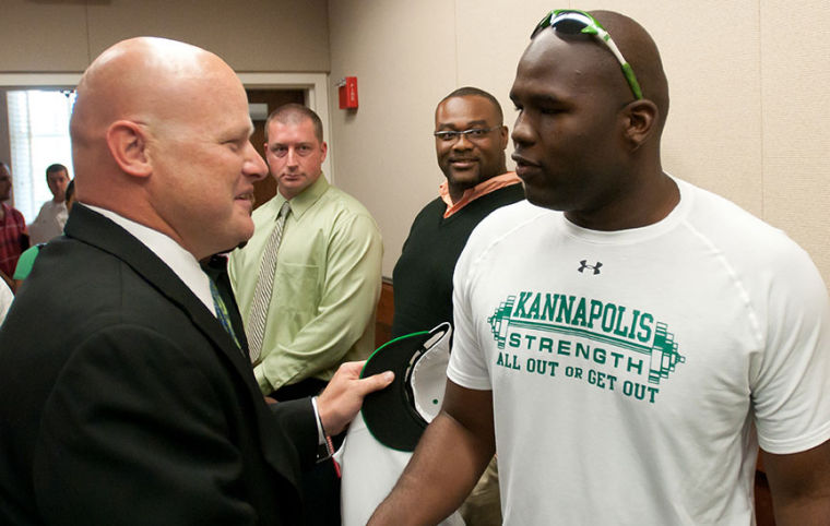 Newsome is new Wonders football coach