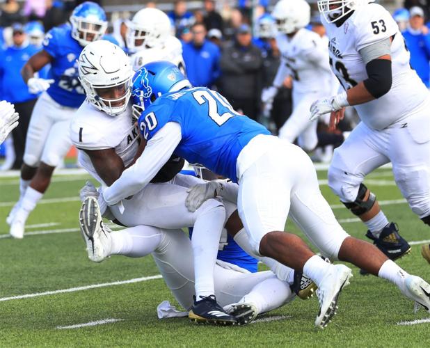 UB Bulls 24, Akron Zips, 6