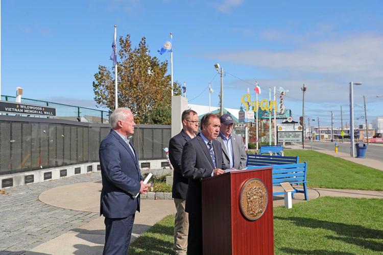 Assemblymen helping Veterans