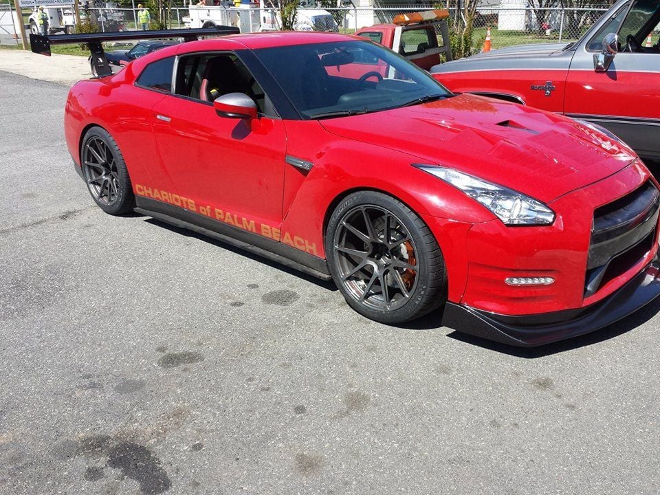 NISSAN GTR