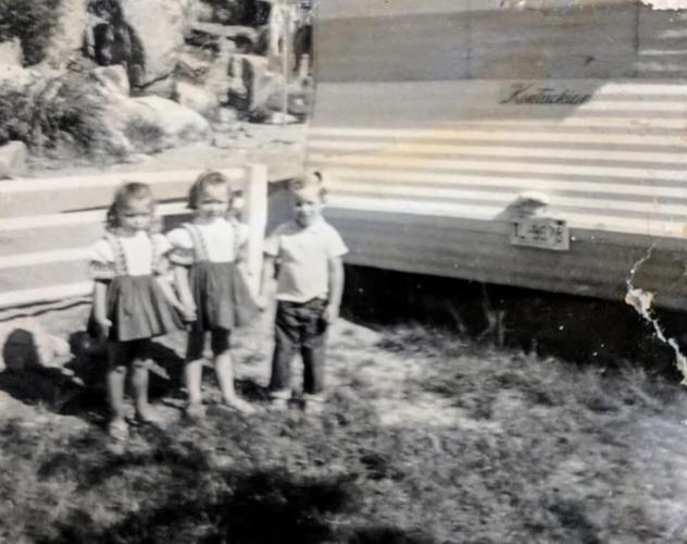 6-Esther, Deb, Mark Edward & The Kentuckian.jpg