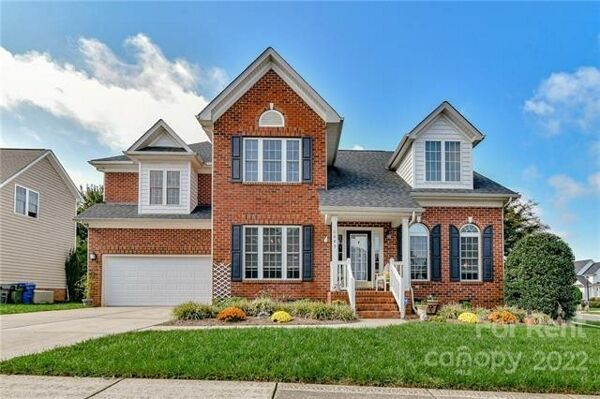 5 Bedroom Home in Huntersville - $3,200