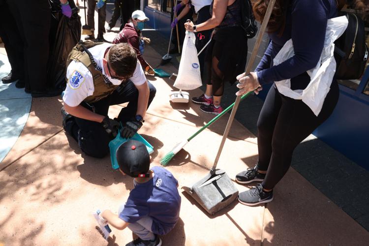 Volunteers cleanup