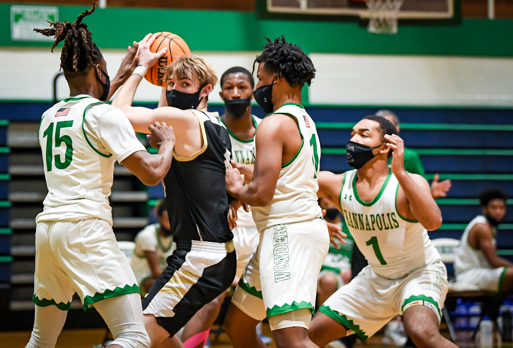 The Wonders defeated the cross county rival Spiders 66-48.