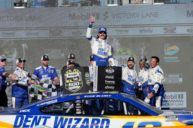 NASCAR Phoenix Auto Racing