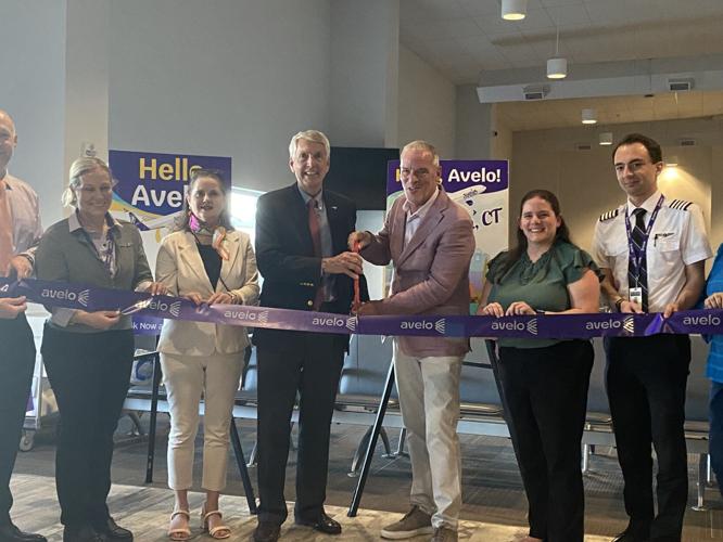 Avelo ribbon cutting