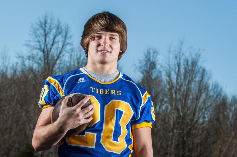 Former Mount Pleasant football star turns professional as MMA fighter