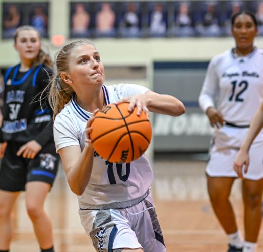 Lake Norman outscored Hickory Ridge 14-2 over the last four minutes to win 61-47.