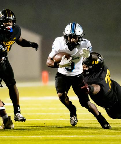 Bulldogs beat the Grizzlies in the third round of the 2025 NCHSAA Football Championship playoff game 41 - 33.