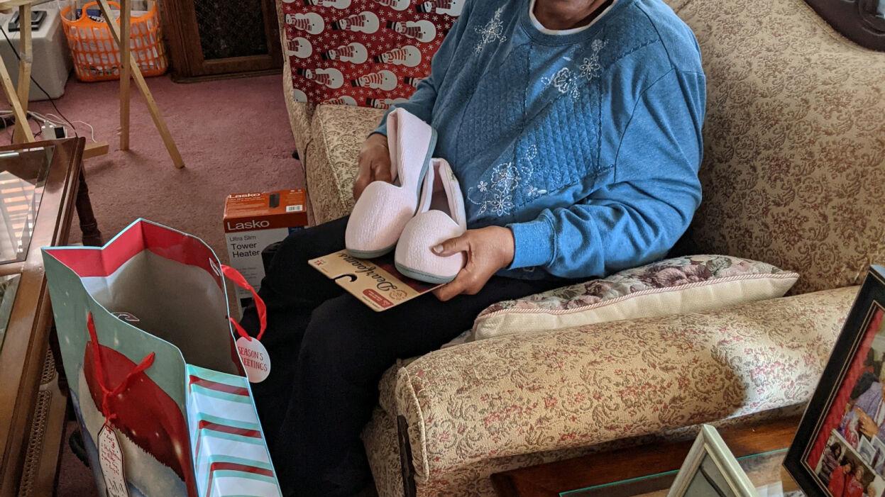 Stockings of joy and Christmas meals delivered in classic wheels - Vimarsana News