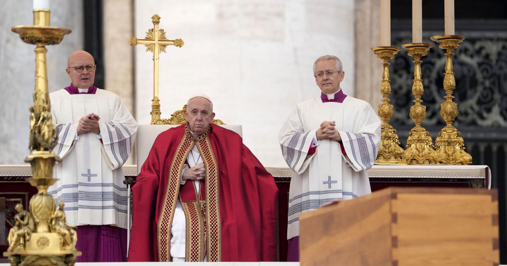 Faithful mourn Benedict XVI; huge storm hits California; GOP still unable to elect House Speaker - Vimarsana News