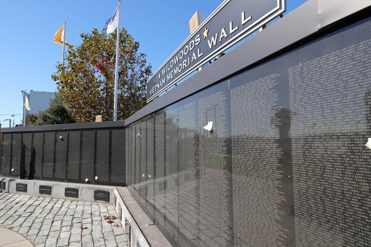 Assemblymen helping Veterans