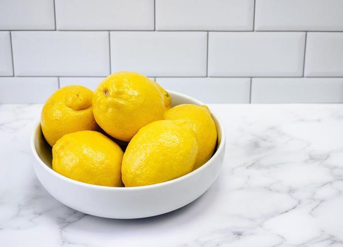 Lemons in bowl