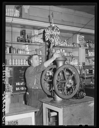 General store -- Iowa, 1939