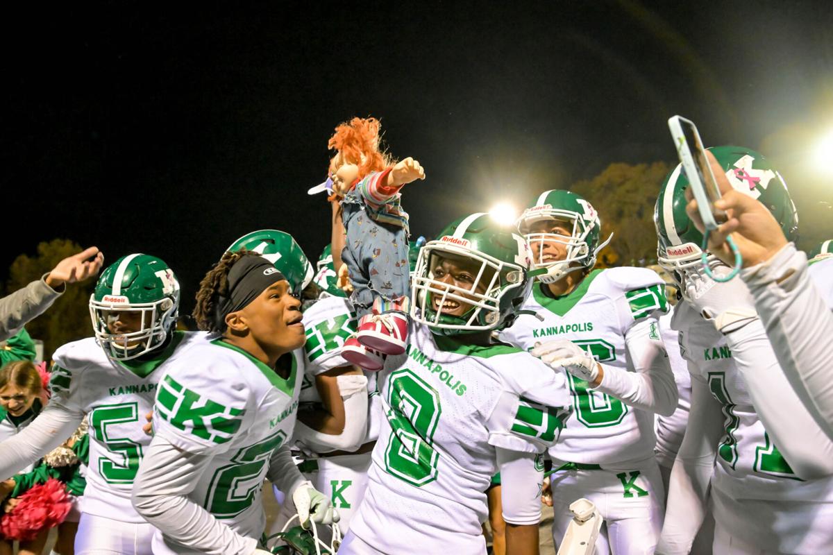 The Wonders defeat the Spiders 17-8 to retain the victory bell for the eighth consecutive year.