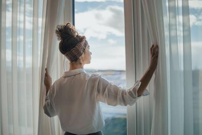 With fewer buyers competing in the fourth quarter of last year, home prices came down 5% nationwide, and inventory increased.