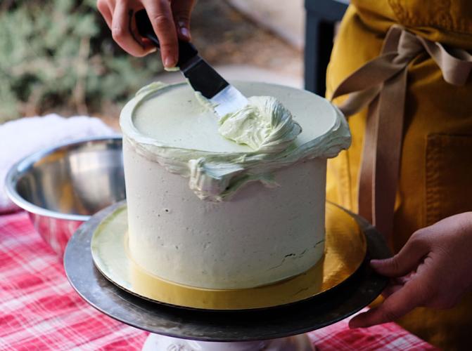 FOOD-CAKE-DECORATING-TIPS-FILEPIC-2-LA
