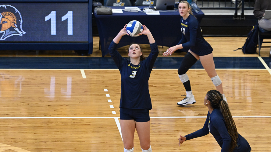 ETSU Outlasts Volleyball in Five Sets