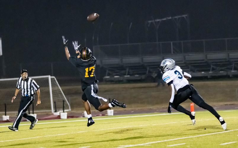 Bulldogs beat the Grizzlies in the third round of the 2025 NCHSAA Football Championship playoff game 41 - 33.