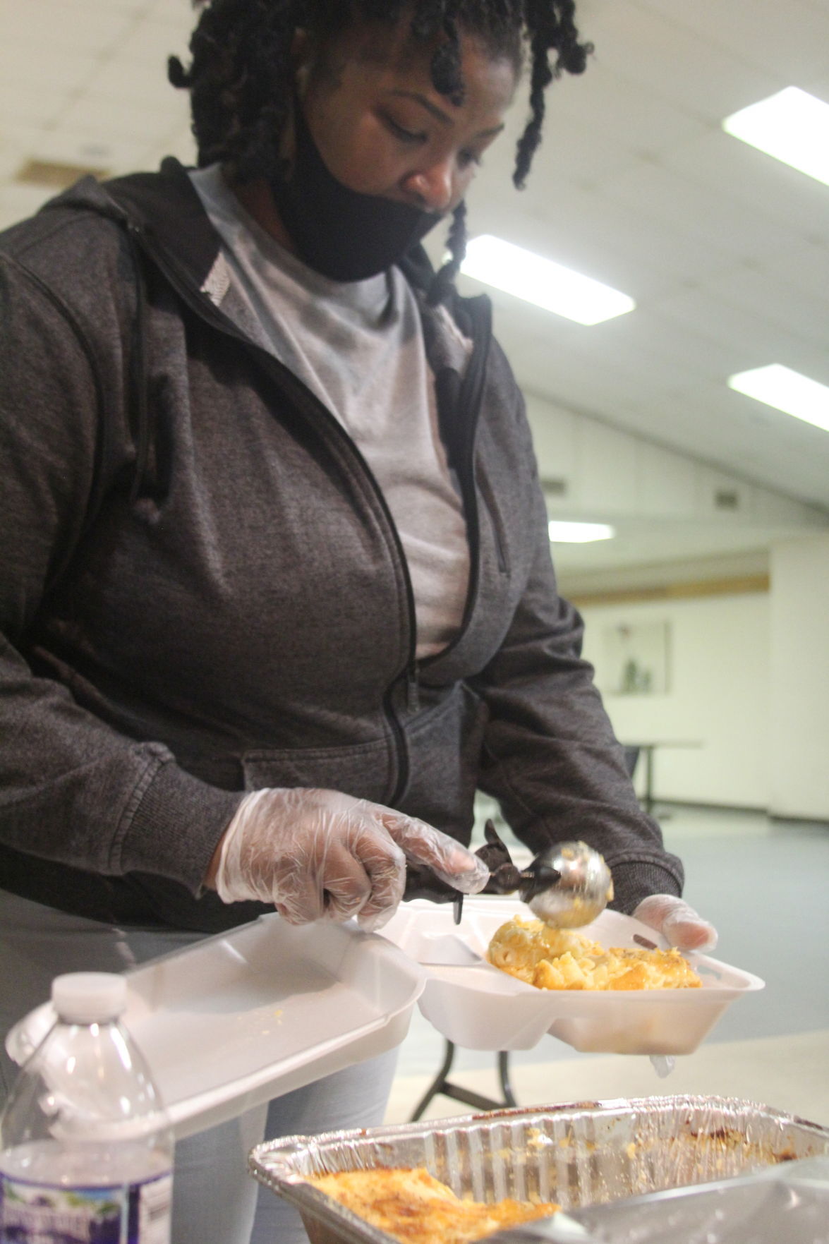 Volunteers Feed Hundreds In Drive Thru Thanksgiving Dinner