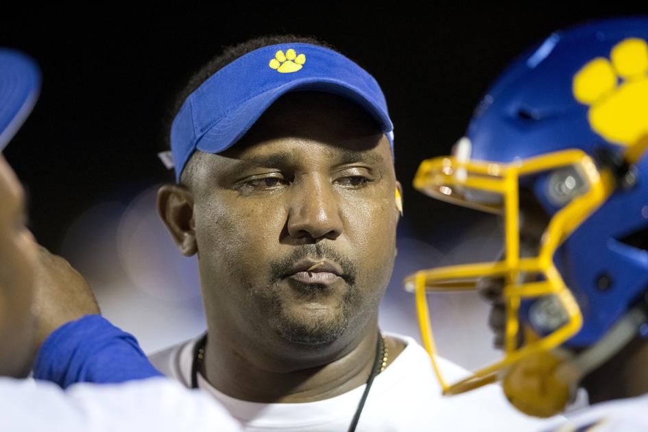 A 4 Time State Champ Steven Davis Holds Calhoun Falls Roots Close