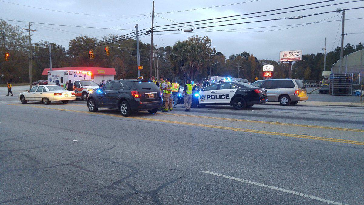 Police chase ends in wreck in Greenwood Breaking