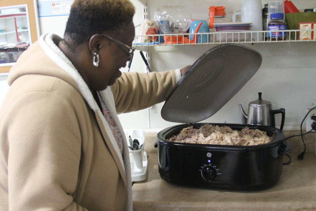 Everybody S My Family Area Grocer Continues Her Thanksgiving Feed News Indexjournal Com
