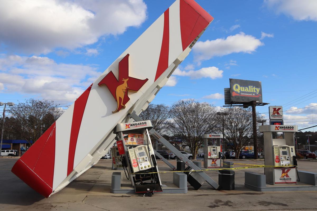 No One Injured When Overhead Covering Falls At Gas Pumps News Indexjournal Com