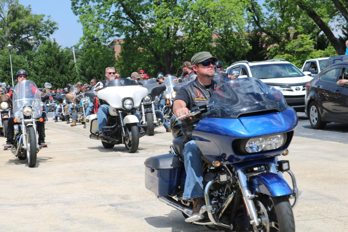 One Last Ride Hundreds Of Bikers Pay Respects To Lakelands Warlocks President News Indexjournal Com