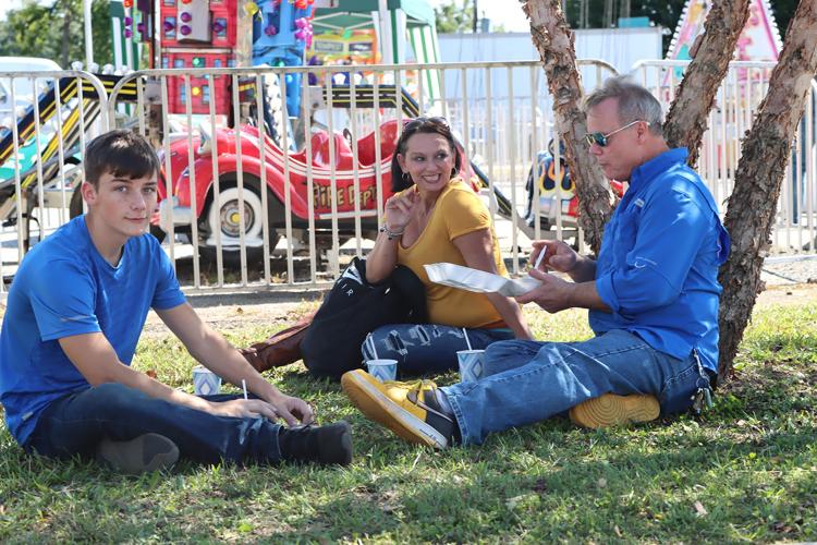 Ware Shoals' amphitheater barbecue competitors Unwind