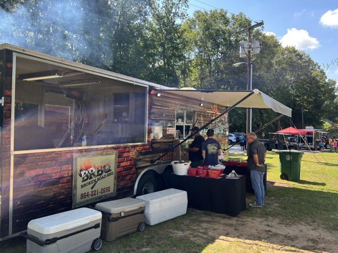 Ware Shoals' amphitheater barbecue competitors Unwind