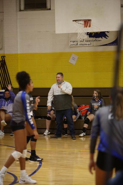High school coach raising awareness of breast cancer in men | News High school coach raising awareness of breast cancer in men | News