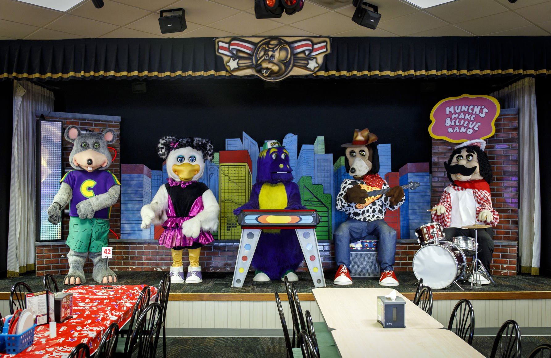 Chuck E. Cheese's Breaking Up Animatronic Band | Entertainment ...