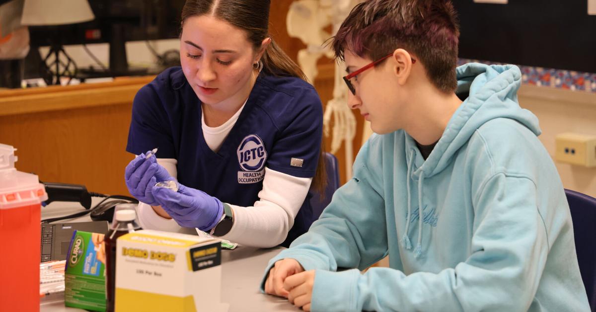 आईसीटीसी: टेक स्कूल फरवरी शैडो विजिट और ओपन हाउस के दौरान भावी छात्रों का स्वागत करता है