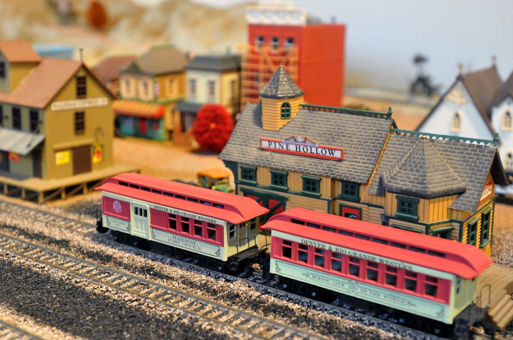 best place to buy model trains