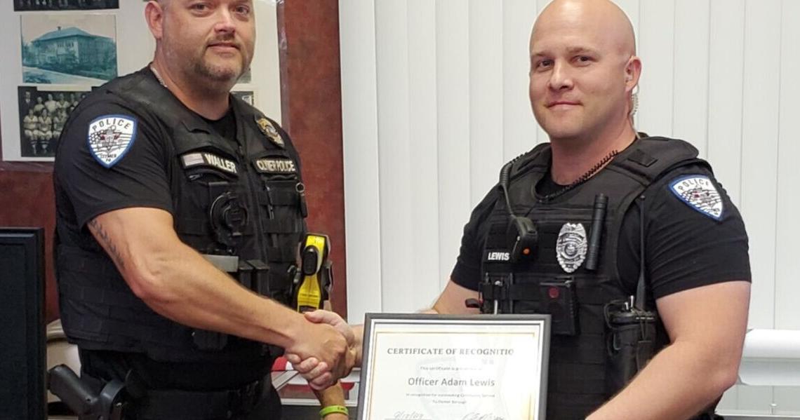 Police chief recognizes officer for going 'above and beyond' in line of ...