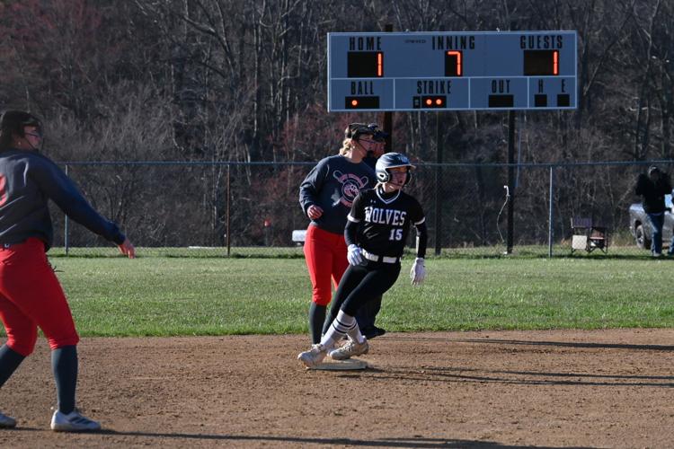Mondi, Mahaffey duel in the circle as Wolves win sixth straight to open ...