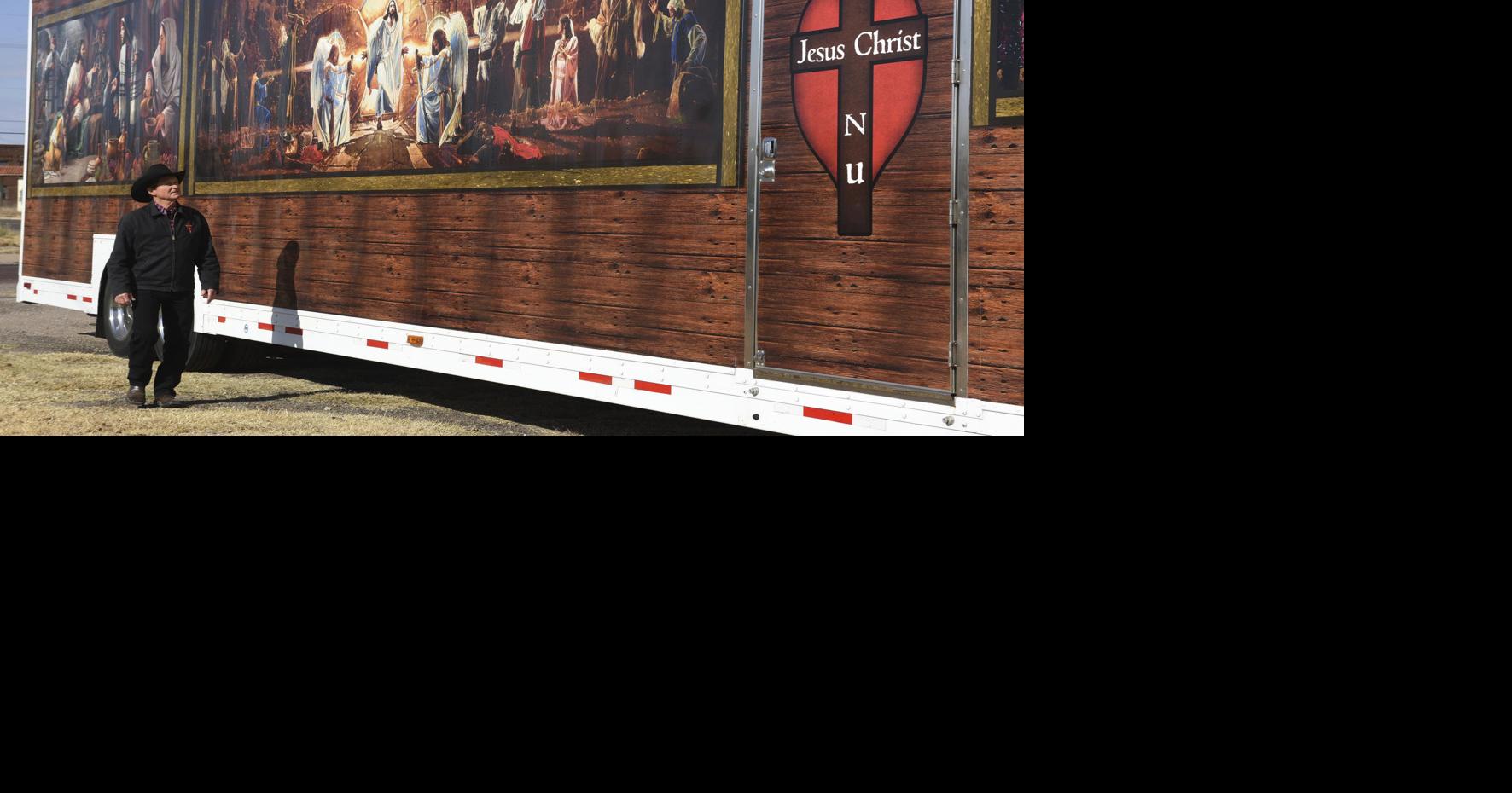 Texas trucker pulls big rig displaying six large Jesus murals | Leisure ...