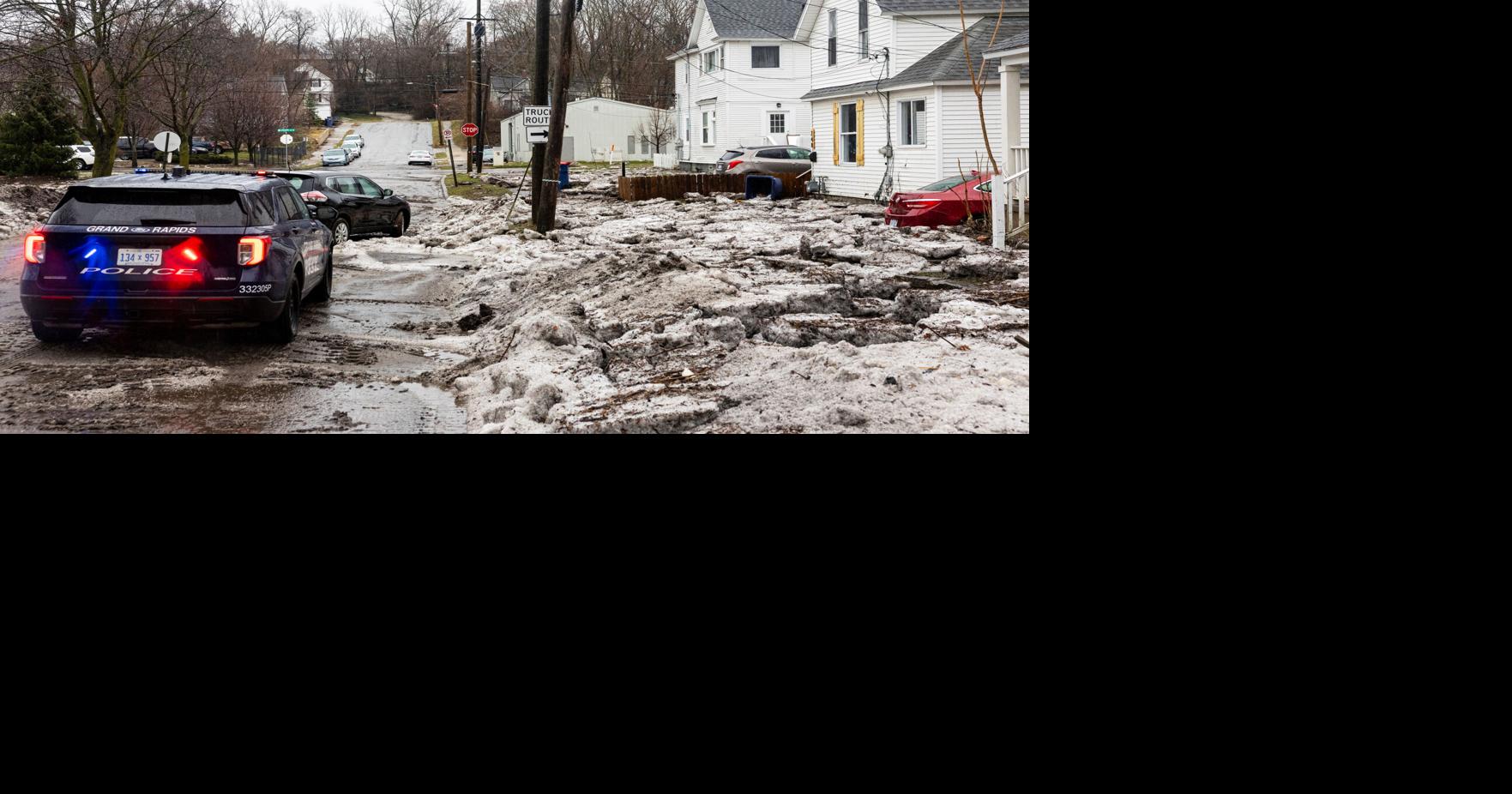 Tornadoes kill 2 in northwestern Indiana state, raze buildings in Kankakee, Illinois