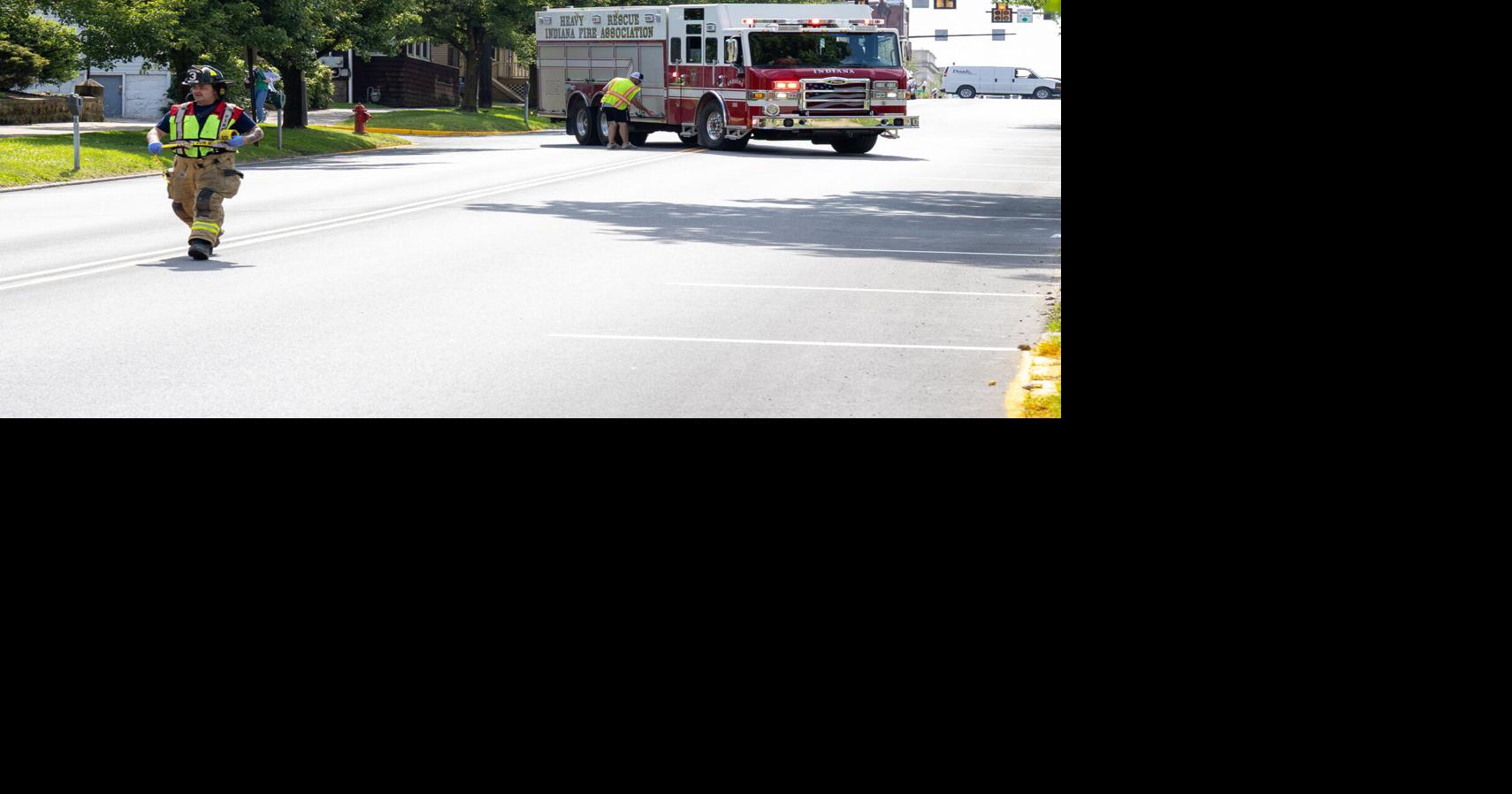 Emergency responders close off intersection at Fourth, Philadelphia streets
