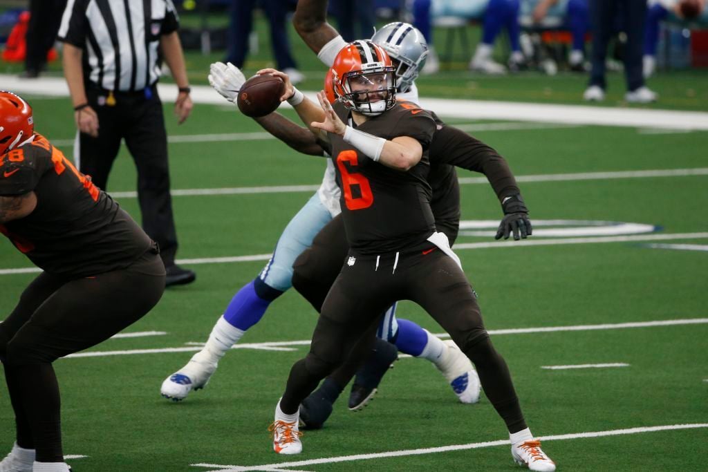 Baker Mayfield has 3 TD passes, ailing Derek Carr ineffective as