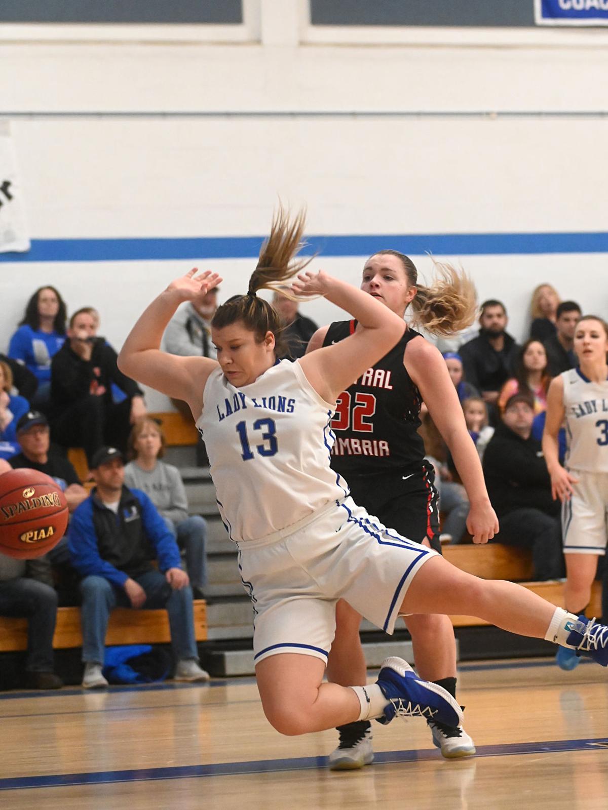 Gazette Photos Lions Roar Back United Rallies To Stay In