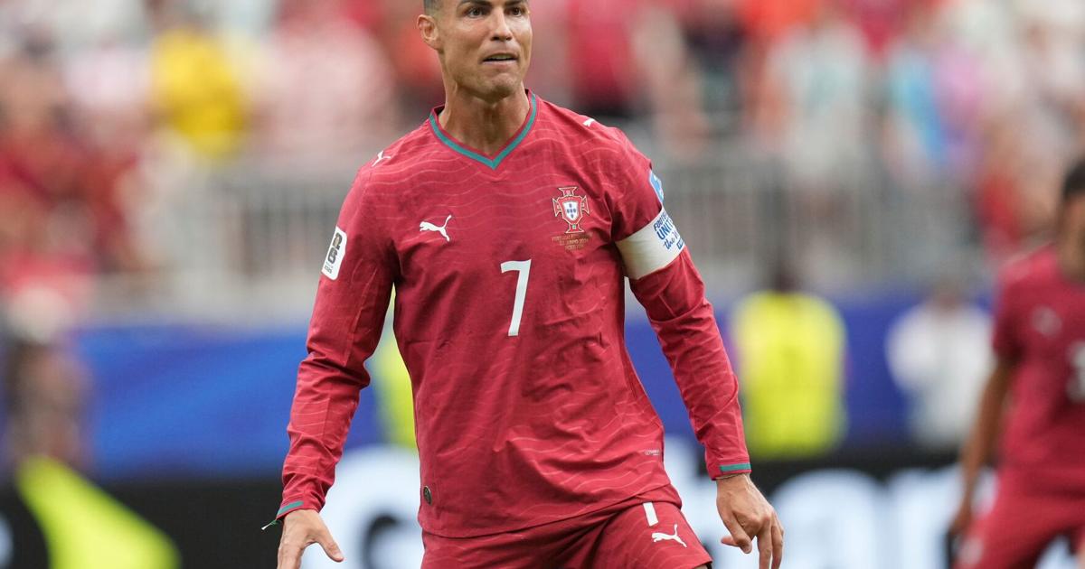 Cristiano Ronaldo roars back with 2 goals as Portugal beats Uzbekistan 5-0 at the World Cup