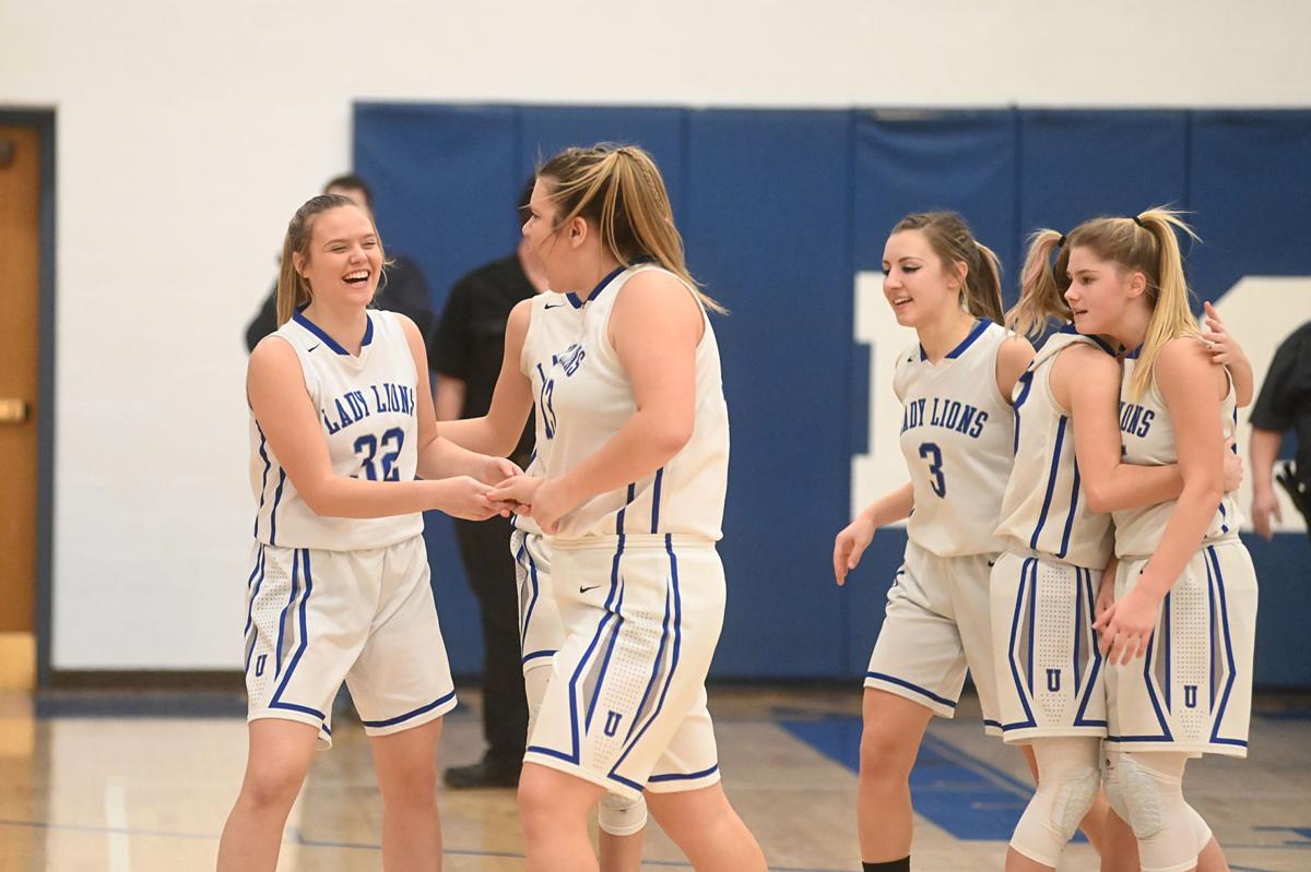 Gazette Photos Lions Roar Back United Rallies To Stay In
