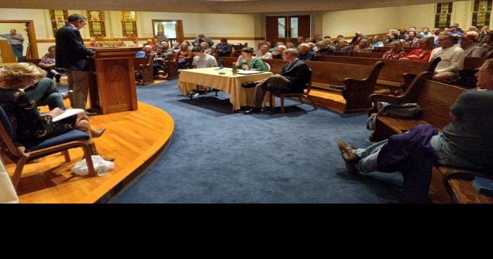 Candidates for Indianola School Board tackle tough questions during forum Elections