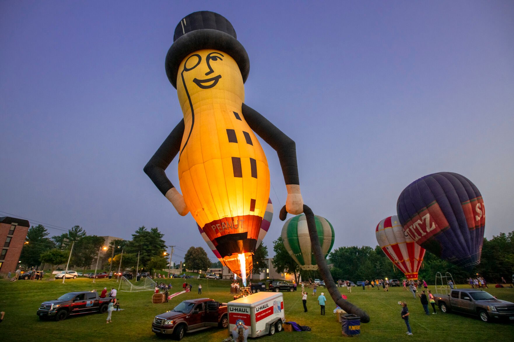 Pilots look back to the 70s in reunion celebration National Balloon Classic indianola-ia image picture