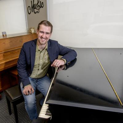 New piano man