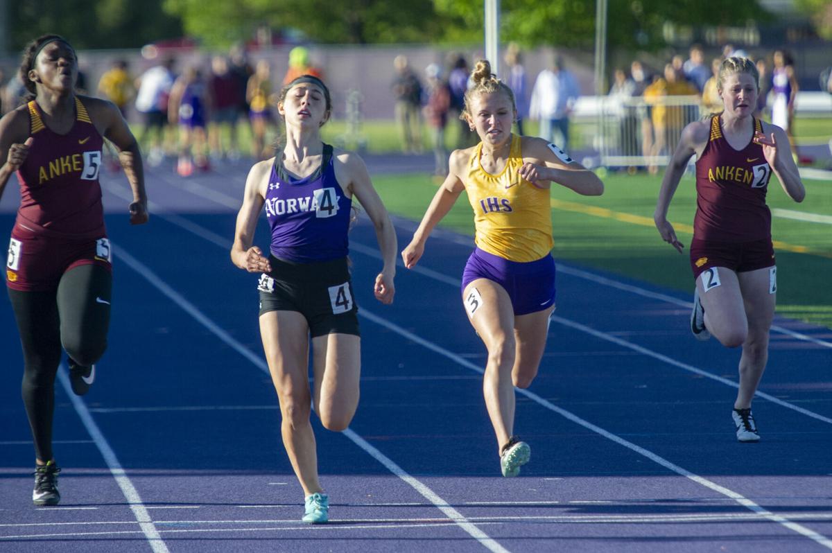 Farrell Naughton Lead Warren County Runners To State Track Warrencounty Sports Indianola Ia Com