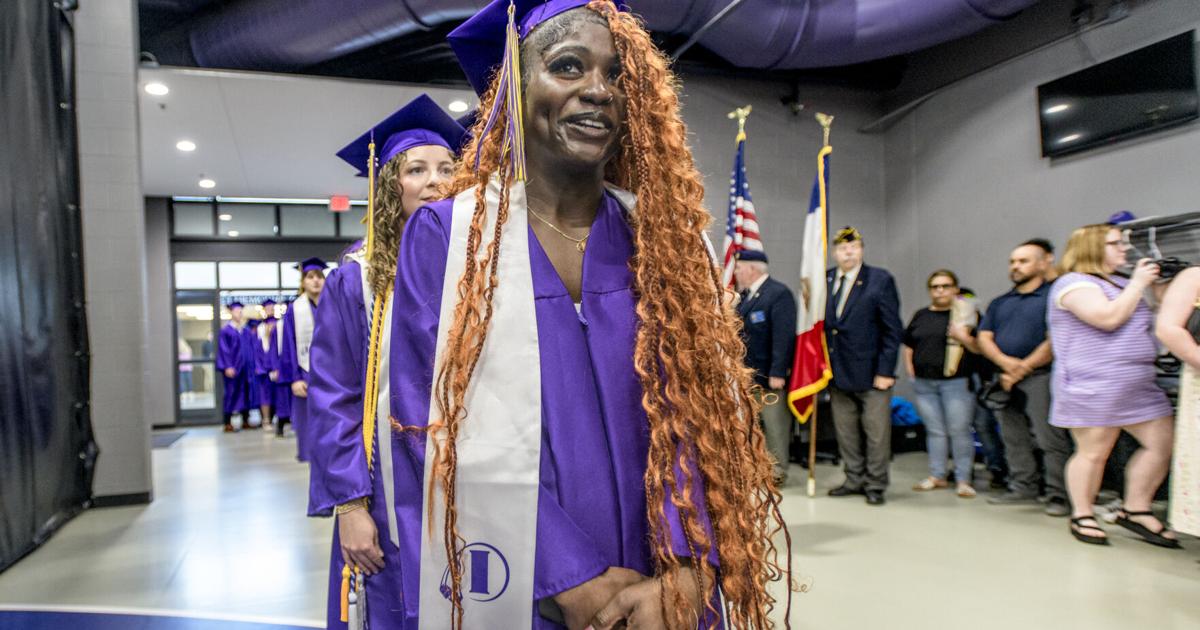 Garrels compares life to the digestive system as Indianola seniors become graduates